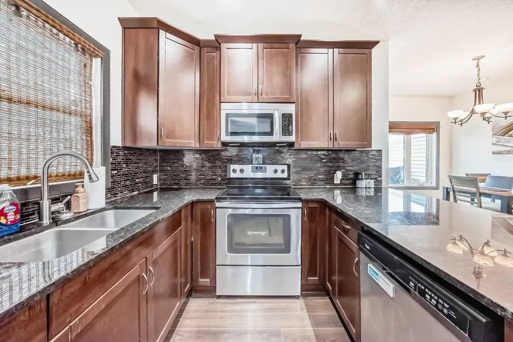 17 Redstone Common NE Calgary AB T3N 0K3