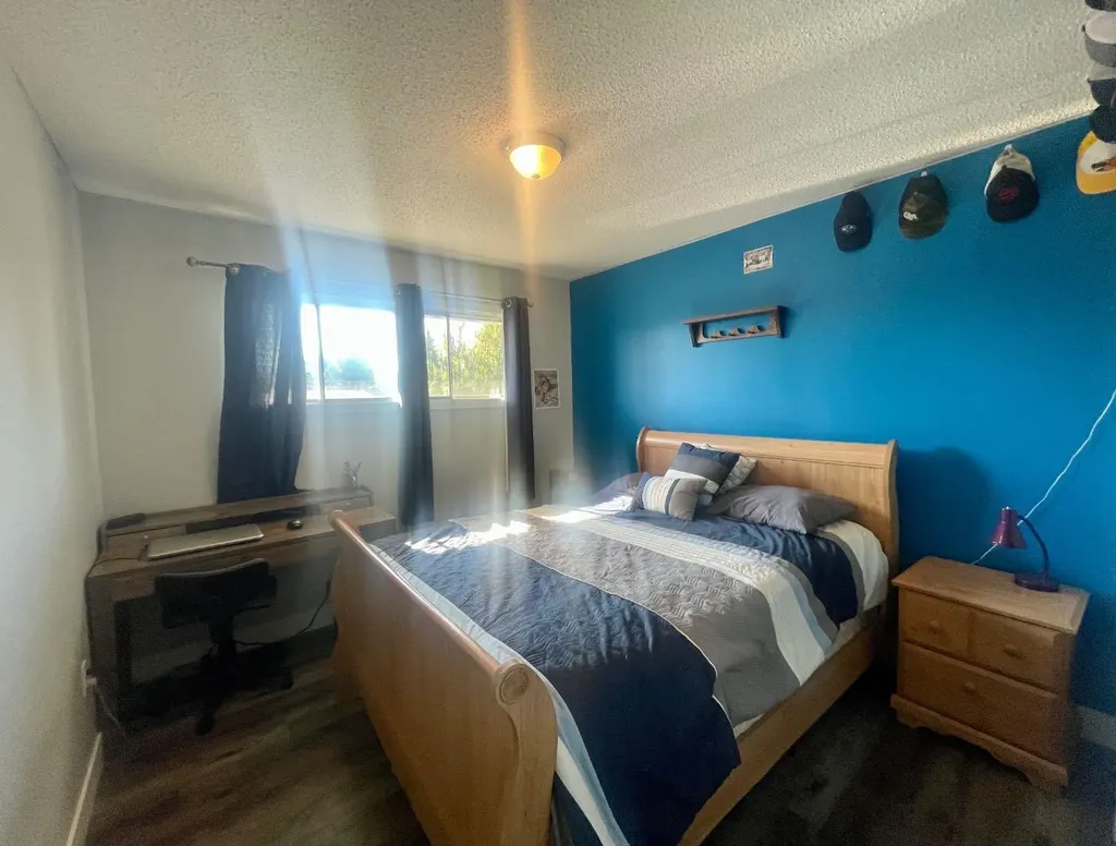 5301 15 Avenue Edson AB T7E 1H2