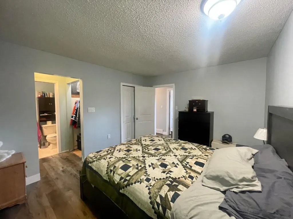 5301 15 Avenue Edson AB T7E 1H2