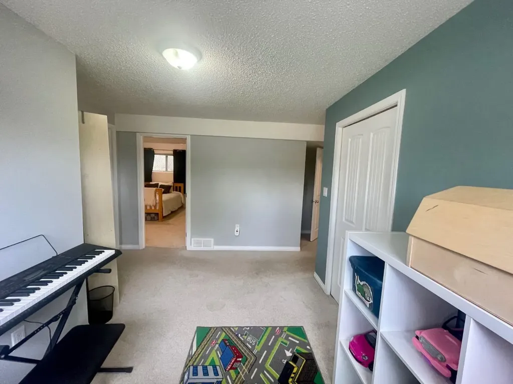 5301 15 Avenue Edson AB T7E 1H2