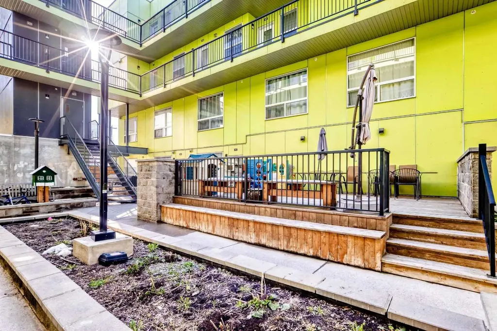 1740 9 Street NW Calgary AB T2M4Z5