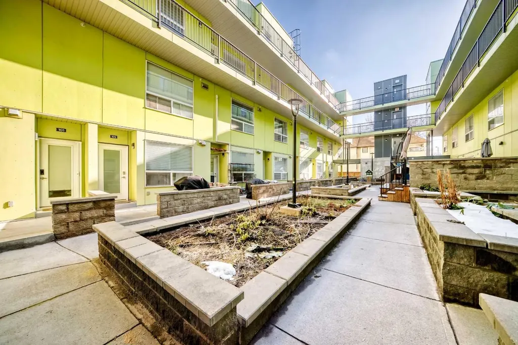 1740 9 Street NW Calgary AB T2M4Z5