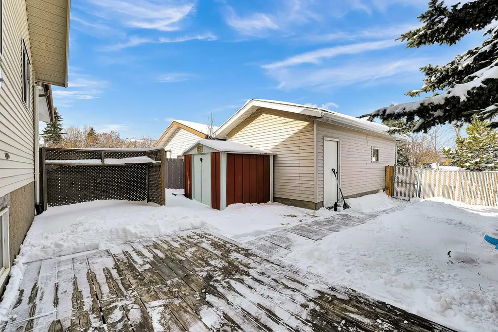295 Edgepark Boulevard NW Calgary AB T3A4K4