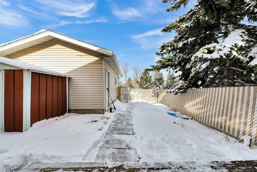295 Edgepark Boulevard NW Calgary AB T3A4K4