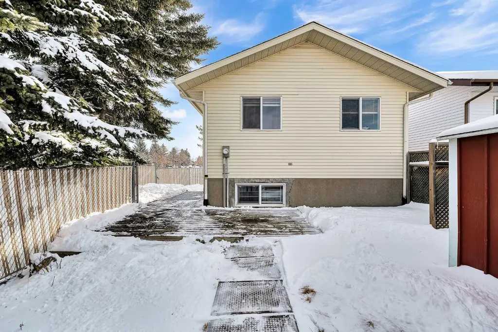 295 Edgepark Boulevard NW Calgary AB T3A4K4