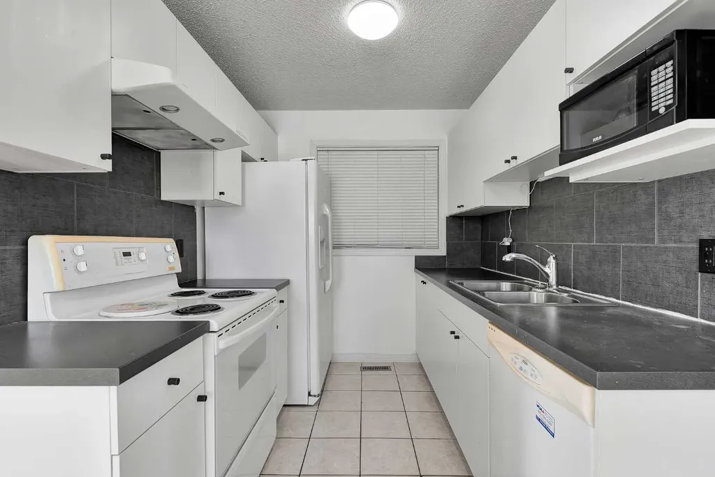 295 Edgepark Boulevard NW Calgary AB T3A4K4