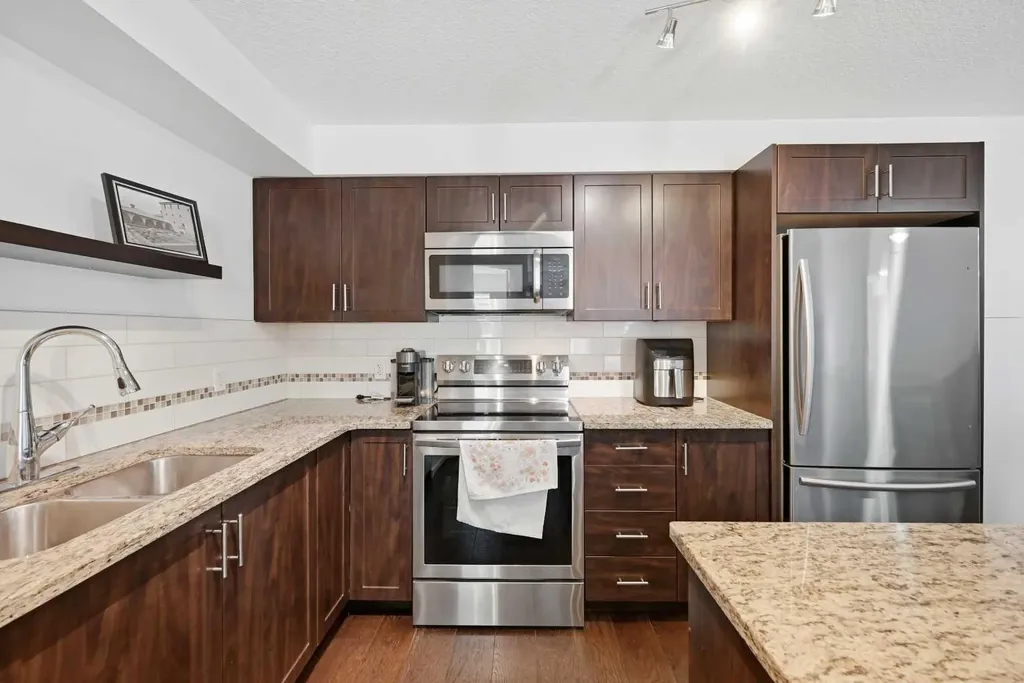 279 Copperpond Common SE Calgary AB T2Z 0S4