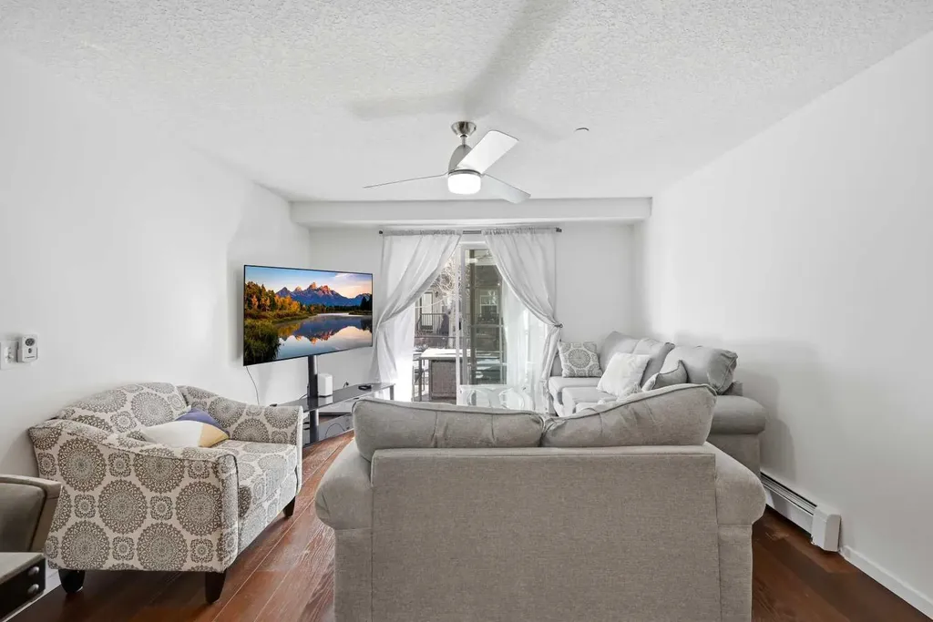 279 Copperpond Common SE Calgary AB T2Z 0S4