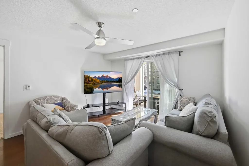 279 Copperpond Common SE Calgary AB T2Z 0S4