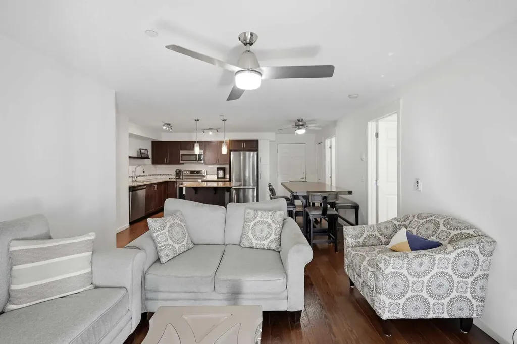 279 Copperpond Common SE Calgary AB T2Z 0S4