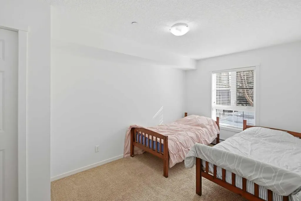 279 Copperpond Common SE Calgary AB T2Z 0S4