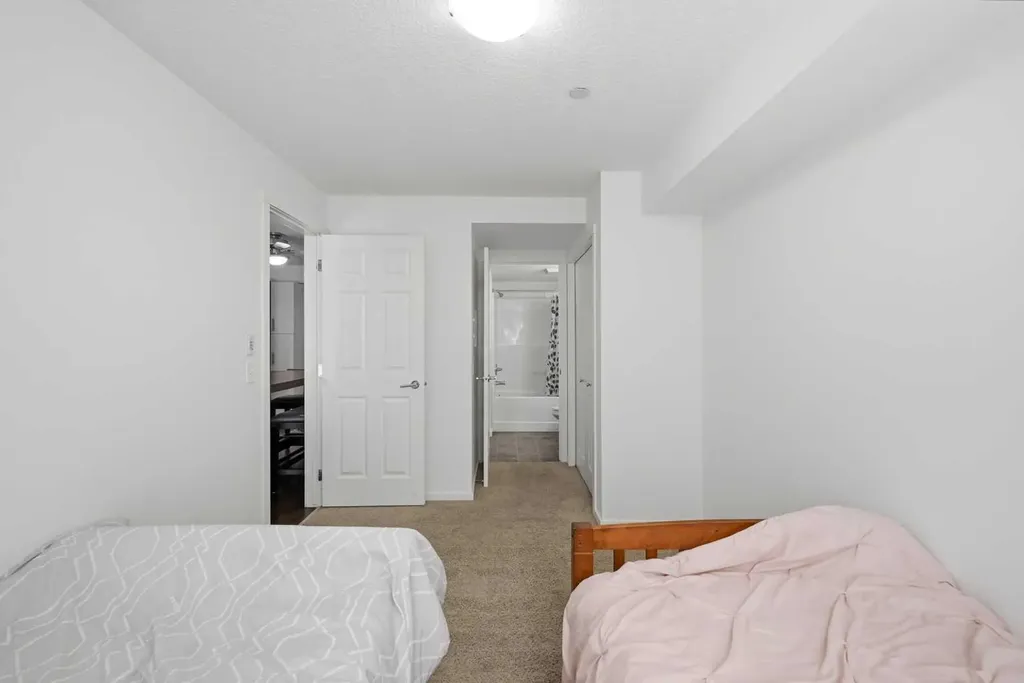 279 Copperpond Common SE Calgary AB T2Z 0S4