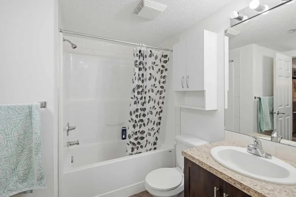279 Copperpond Common SE Calgary AB T2Z 0S4