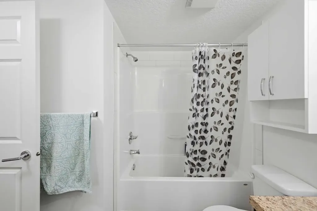 279 Copperpond Common SE Calgary AB T2Z 0S4