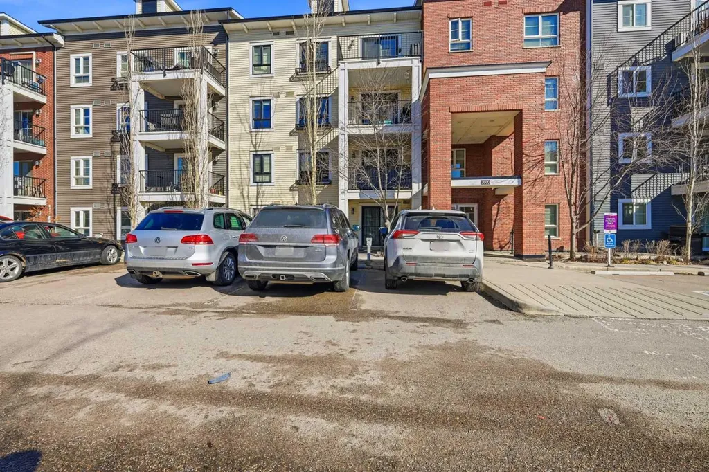 279 Copperpond Common SE Calgary AB T2Z 0S4