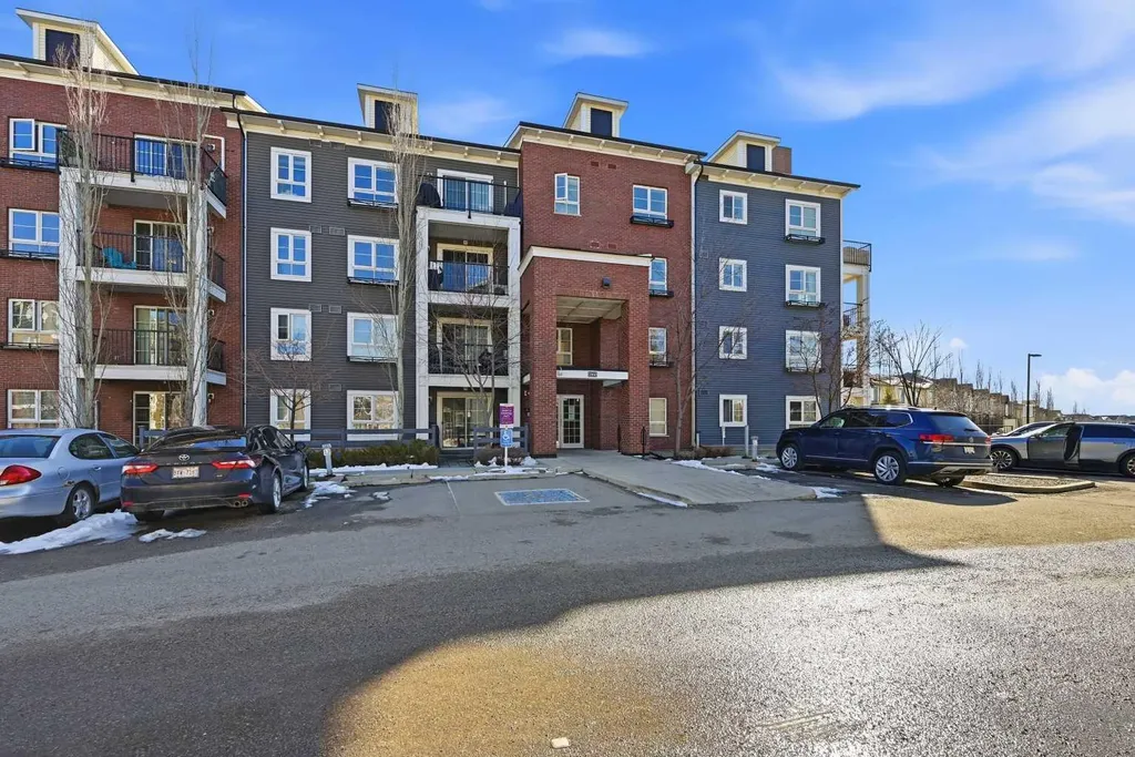 279 Copperpond Common SE Calgary AB T2Z 0S4
