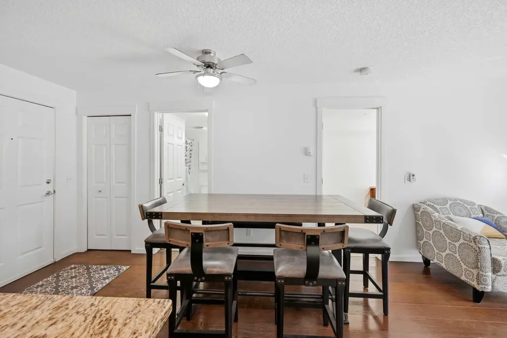 279 Copperpond Common SE Calgary AB T2Z 0S4