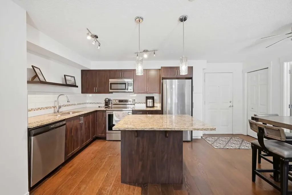 279 Copperpond Common SE Calgary AB T2Z 0S4