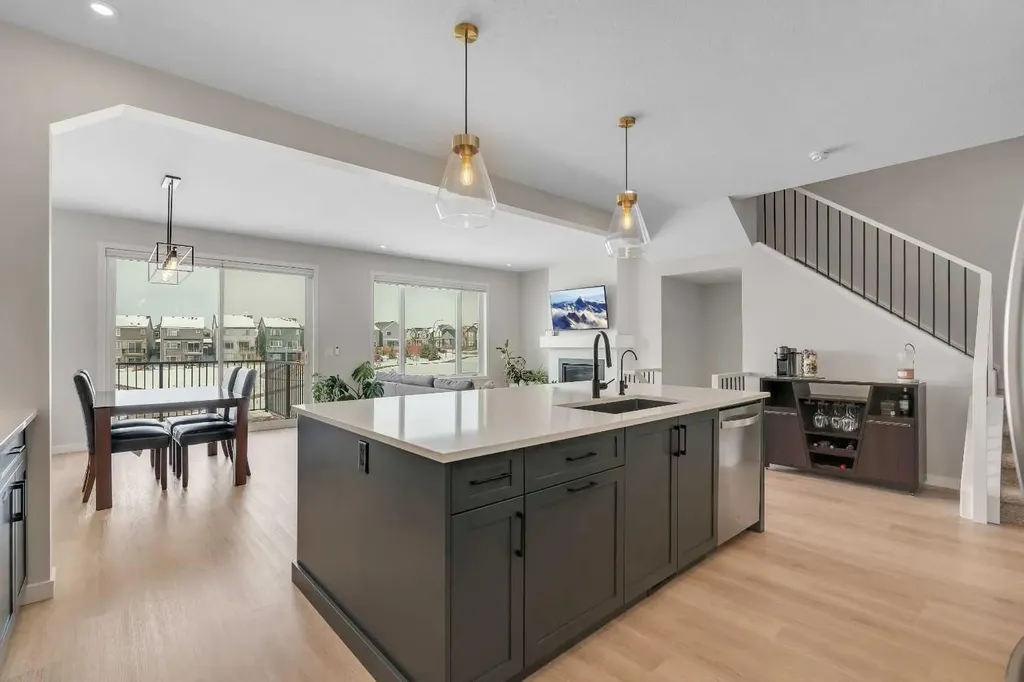 23 Savoy Terrace SE Calgary AB T3S 0C6