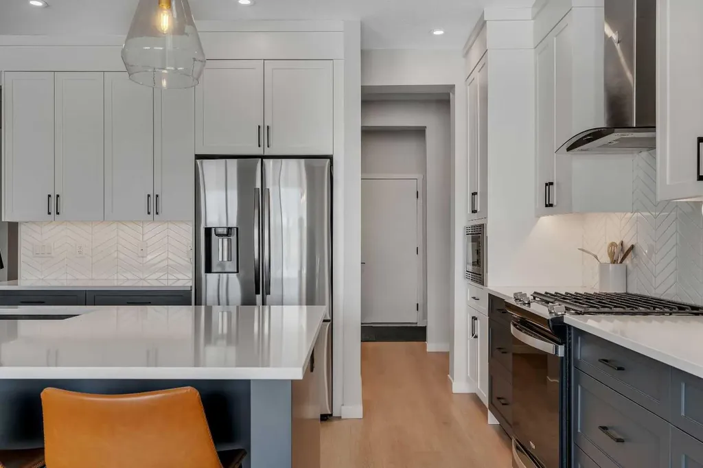 23 Savoy Terrace SE Calgary AB T3S 0C6