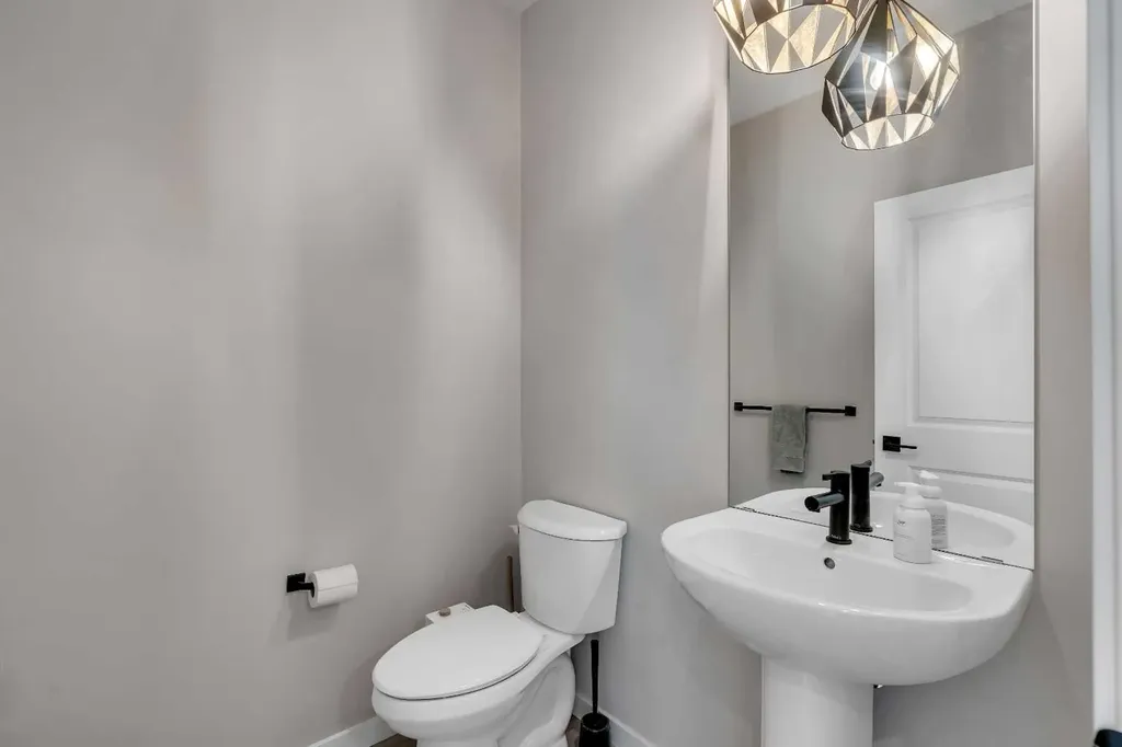 23 Savoy Terrace SE Calgary AB T3S 0C6