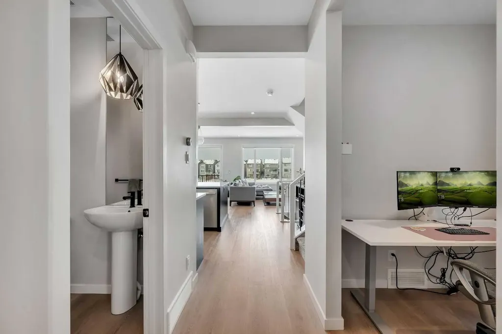 23 Savoy Terrace SE Calgary AB T3S 0C6