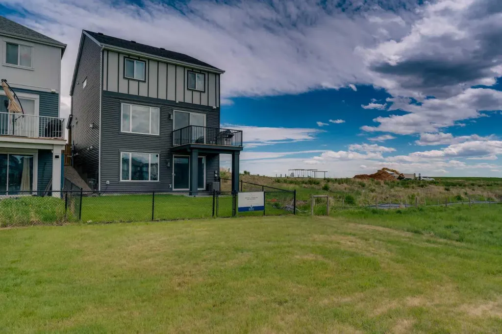 23 Savoy Terrace SE Calgary AB T3S 0C6