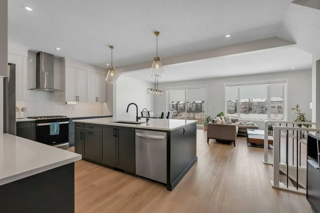 23 Savoy Terrace SE Calgary AB T3S 0C6