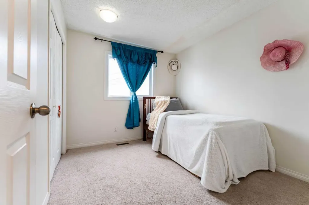 147 Templewood Drive NE Calgary AB T1Y 4M5