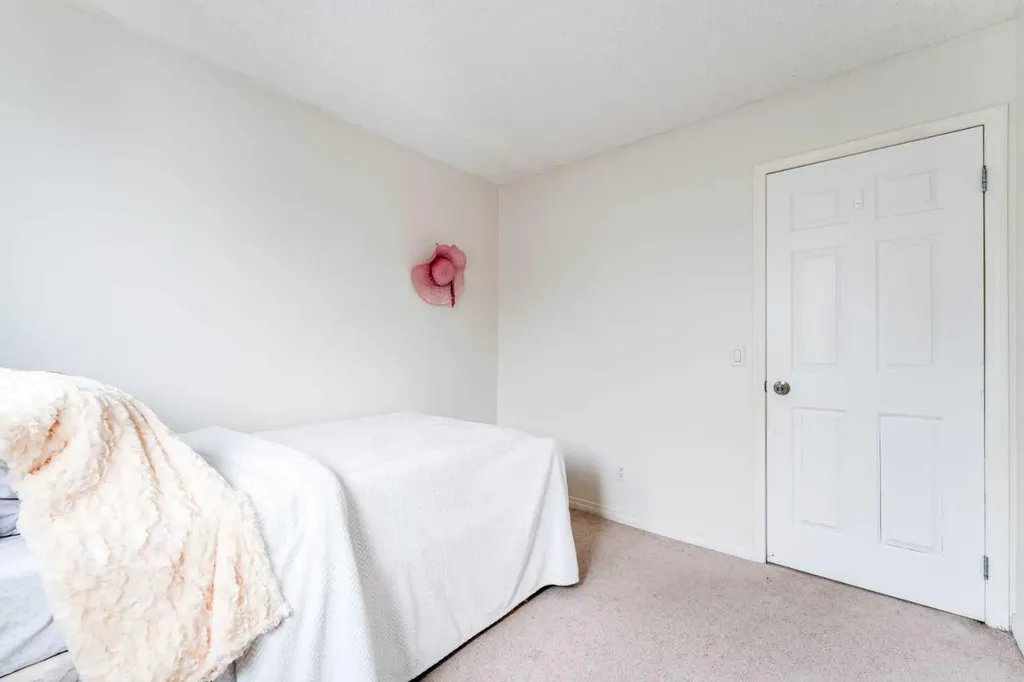 147 Templewood Drive NE Calgary AB T1Y 4M5