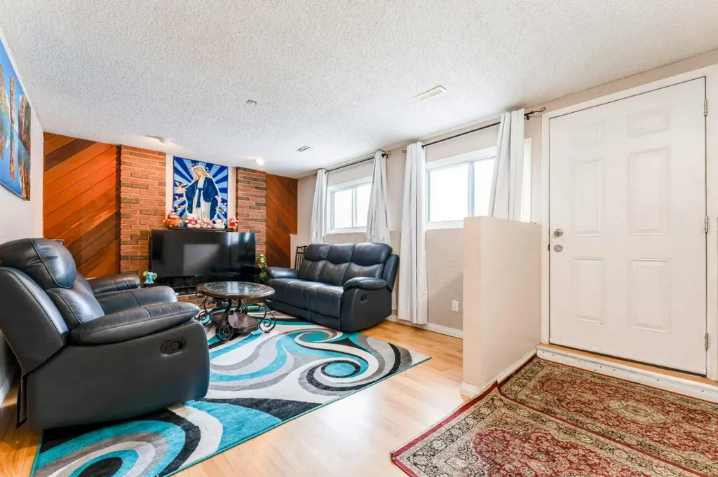 147 Templewood Drive NE Calgary AB T1Y 4M5