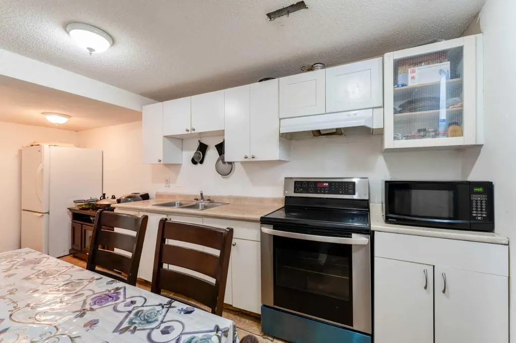 147 Templewood Drive NE Calgary AB T1Y 4M5