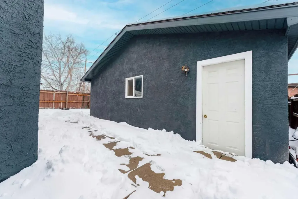 147 Templewood Drive NE Calgary AB T1Y 4M5