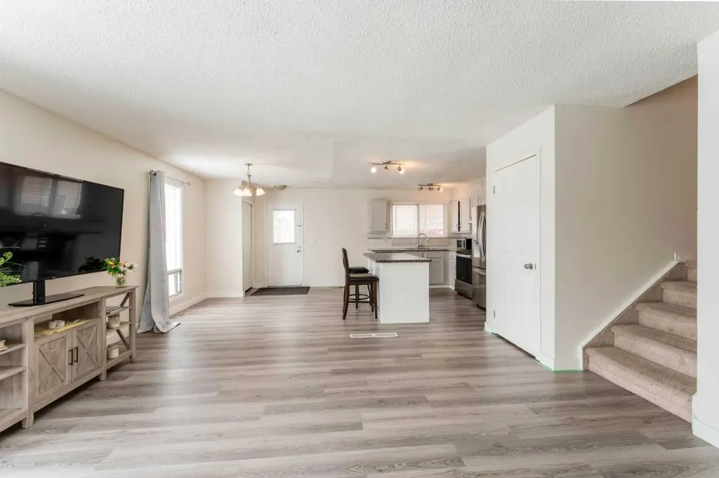 147 Templewood Drive NE Calgary AB T1Y 4M5
