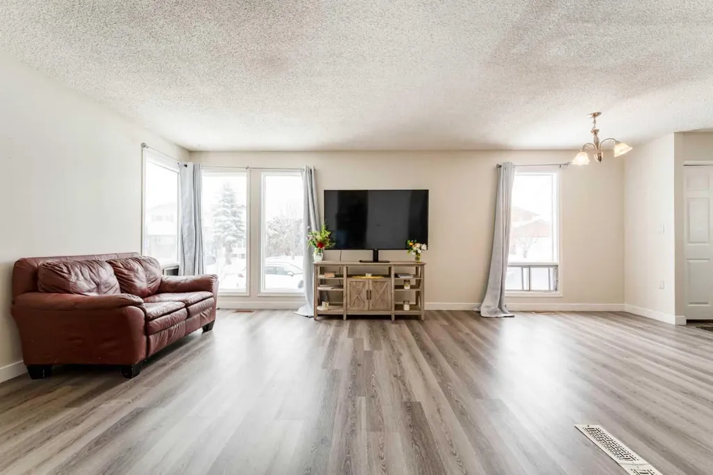 147 Templewood Drive NE Calgary AB T1Y 4M5