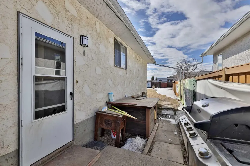 6403B 49 Avenue Camrose AB T4V 0P6