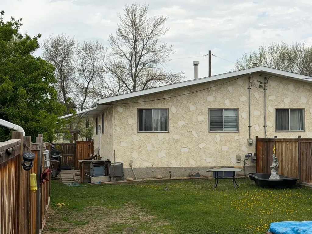 6403B 49 Avenue Camrose AB T4V 0P6