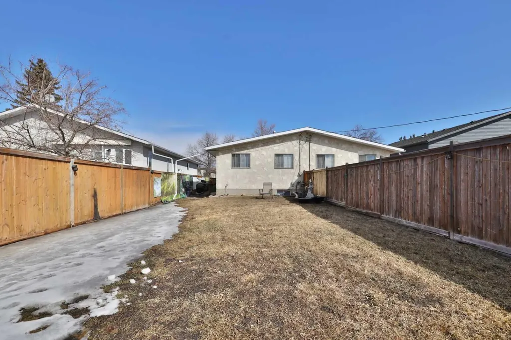 6403B 49 Avenue Camrose AB T4V 0P6