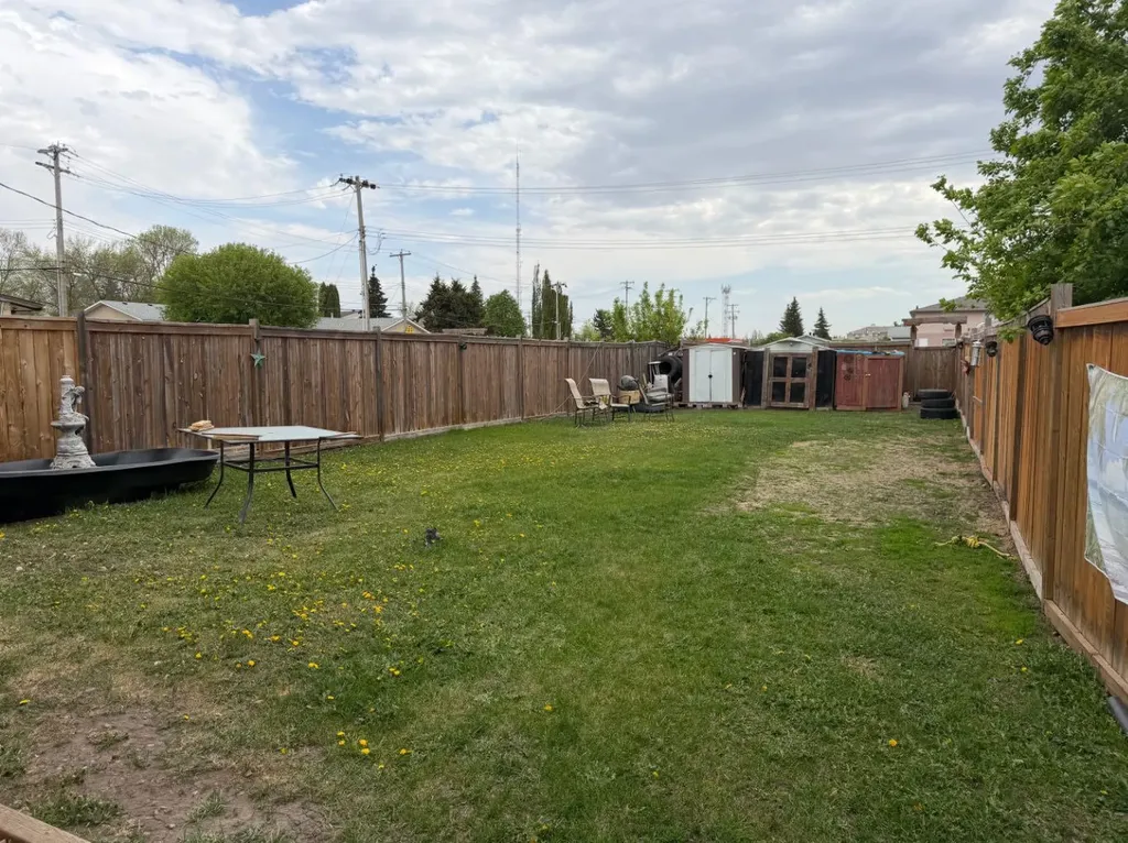 6403B 49 Avenue Camrose AB T4V 0P6