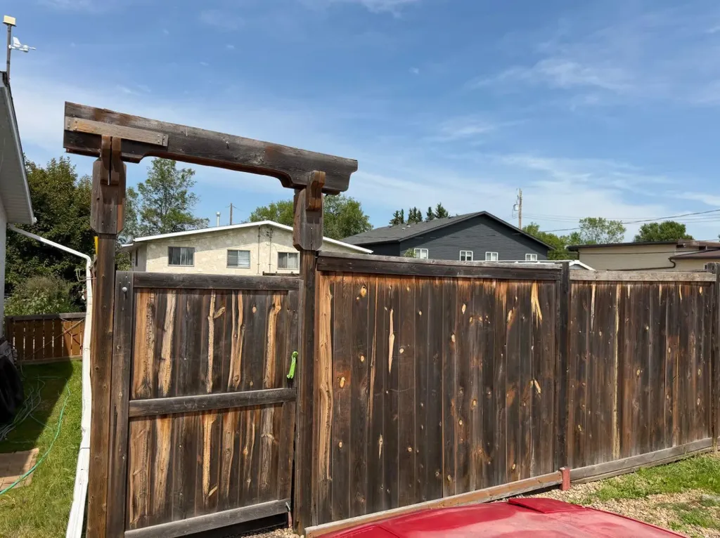 6403B 49 Avenue Camrose AB T4V 0P6