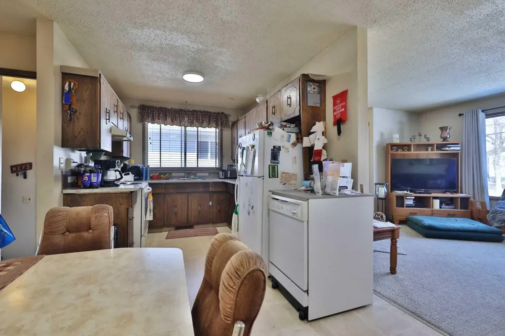 6403B 49 Avenue Camrose AB T4V 0P6