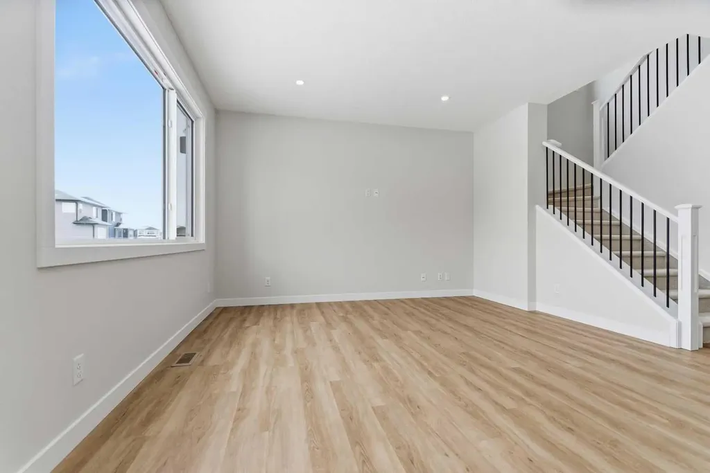 358 Corner Glen Way NE Calgary AB T3N 2P1