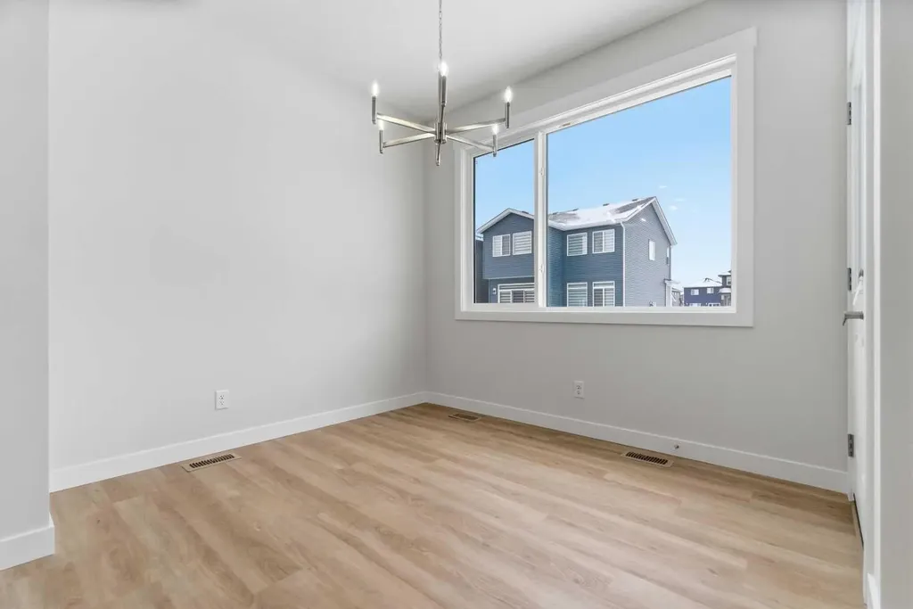358 Corner Glen Way NE Calgary AB T3N 2P1