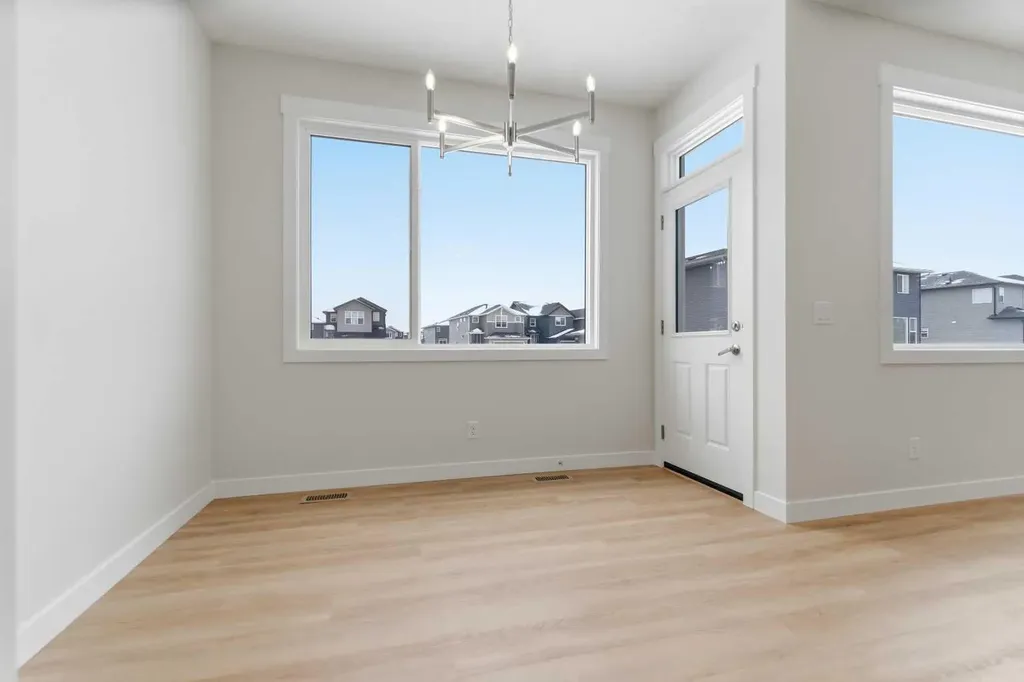 358 Corner Glen Way NE Calgary AB T3N 2P1