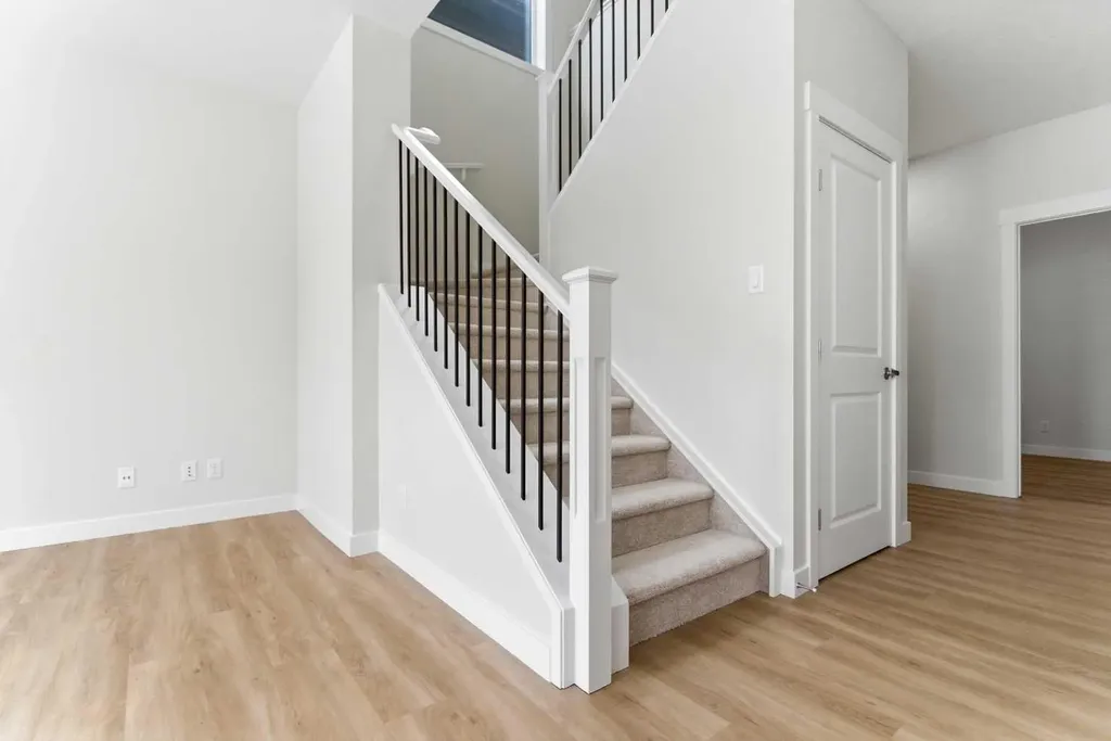 358 Corner Glen Way NE Calgary AB T3N 2P1