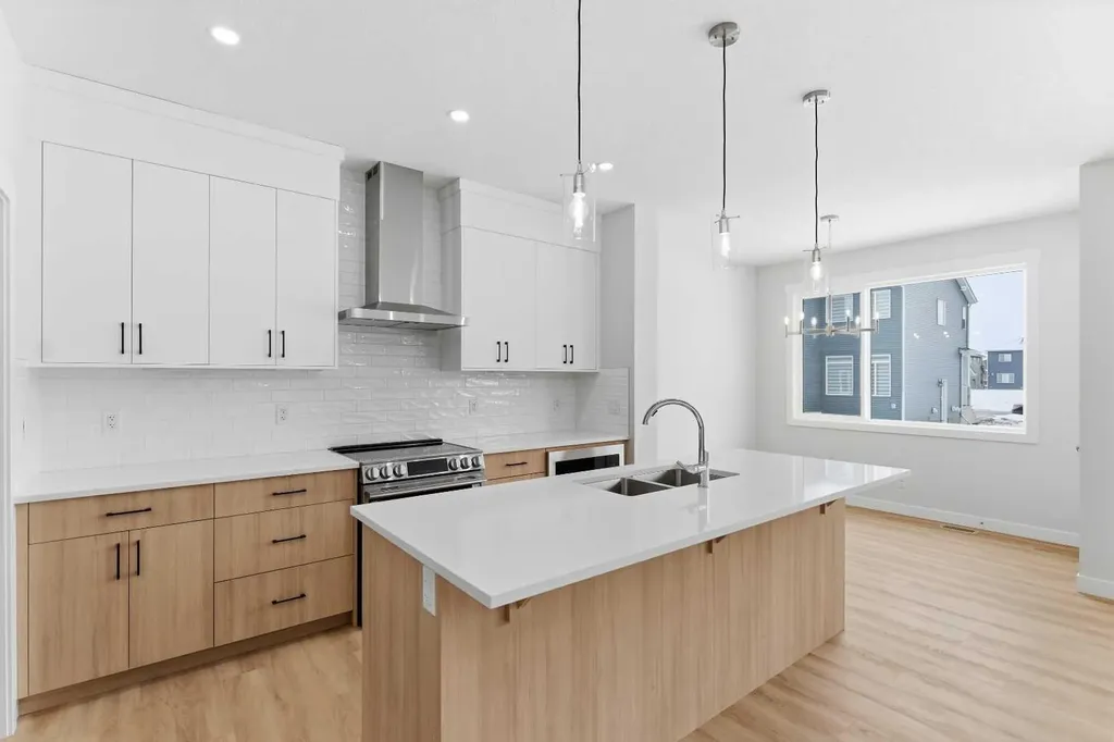 358 Corner Glen Way NE Calgary AB T3N 2P1
