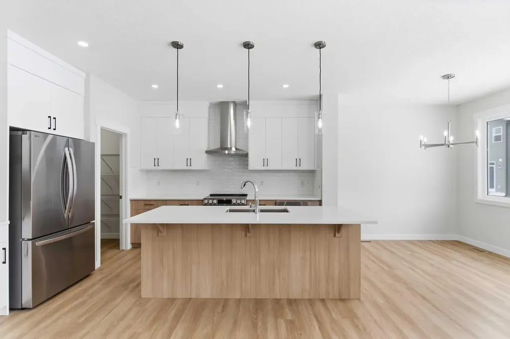 358 Corner Glen Way NE Calgary AB T3N 2P1