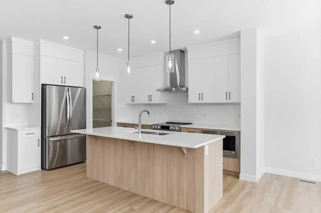 358 Corner Glen Way NE Calgary AB T3N 2P1
