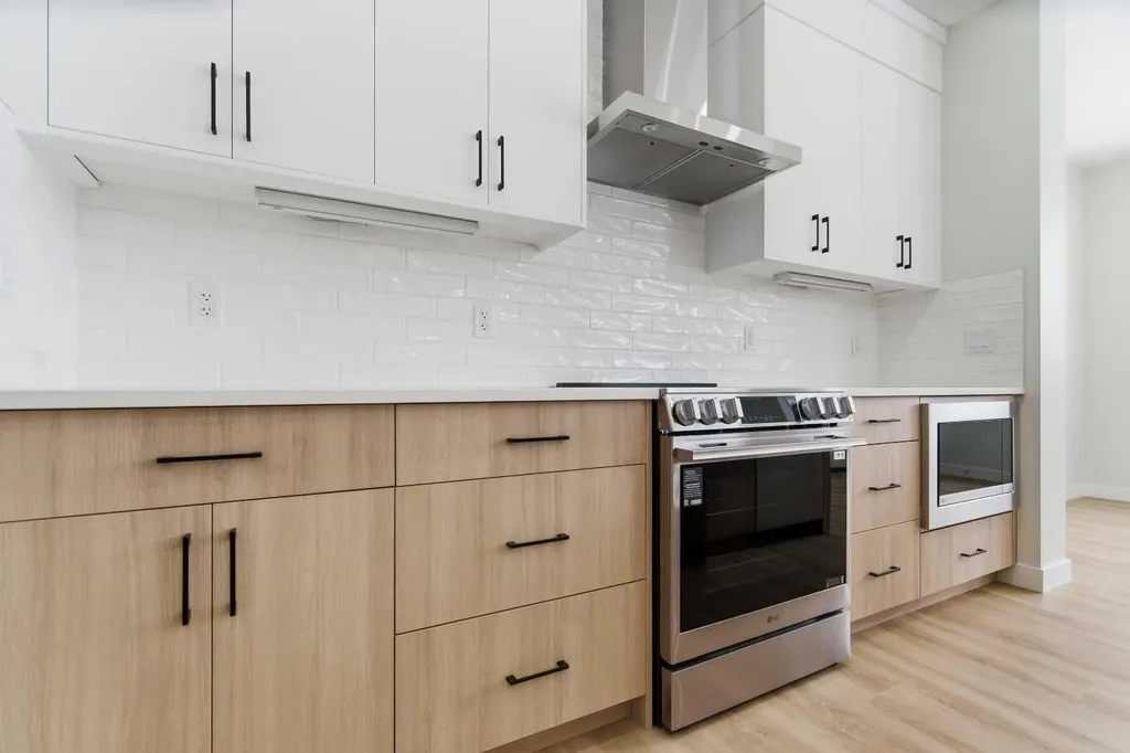 358 Corner Glen Way NE Calgary AB T3N 2P1