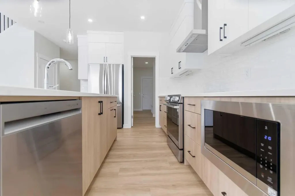 358 Corner Glen Way NE Calgary AB T3N 2P1
